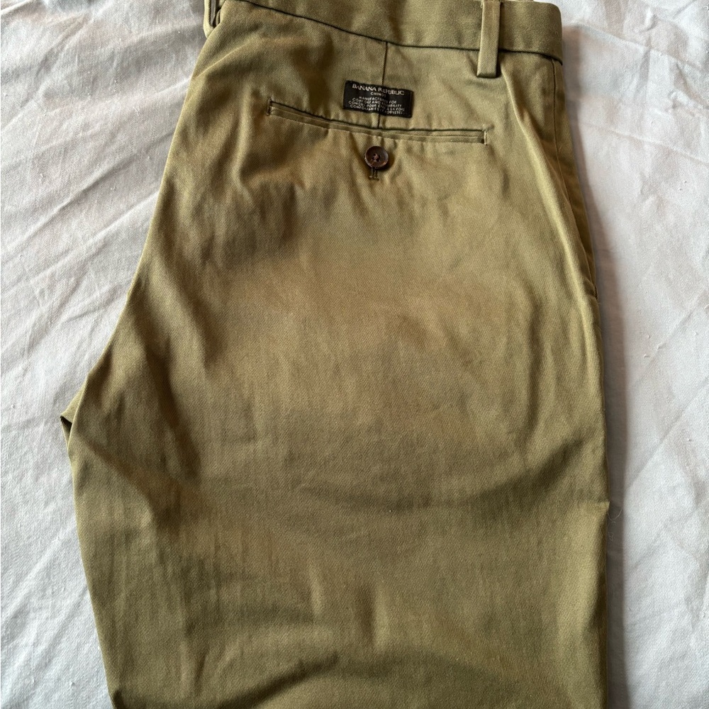 Banana Republic Olive Chinos (NWOT)